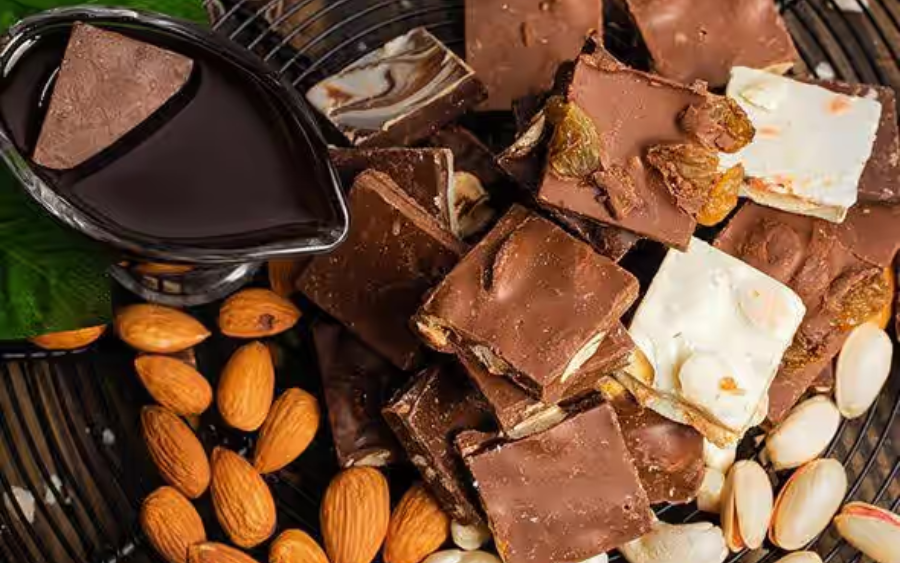 Dry Fruits – 1100/kg